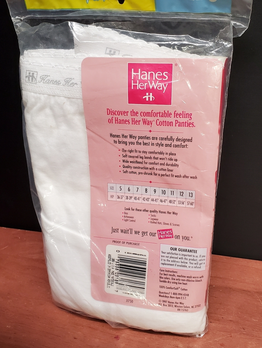 Vintage 1997 Hanes Her Way 100% Cotton Brief in Size 8 - Picture 3 of 6